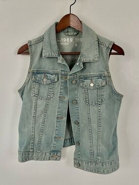 GAP Light Wash Denim Vest Jacket - Light Blue Western Layering